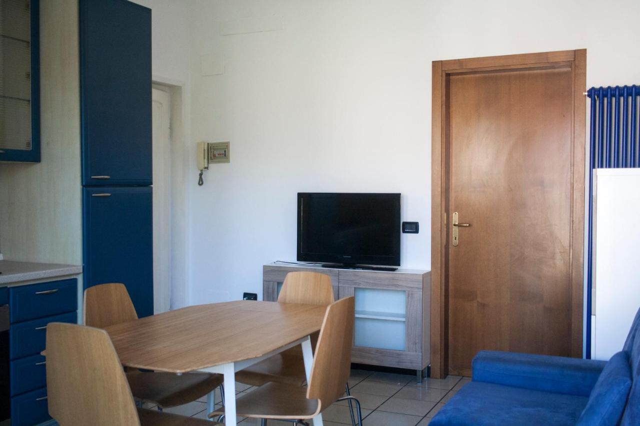 Via Colombo Apartment Marina di Massa Bagian luar foto